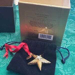 NEW Estée Lauder Pure White Linen Holiday Star Solid Compact with Red Ribbon